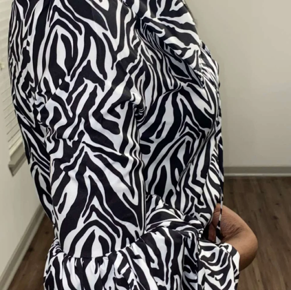 Black and White Bolr Blouse - Picture 2 of 2